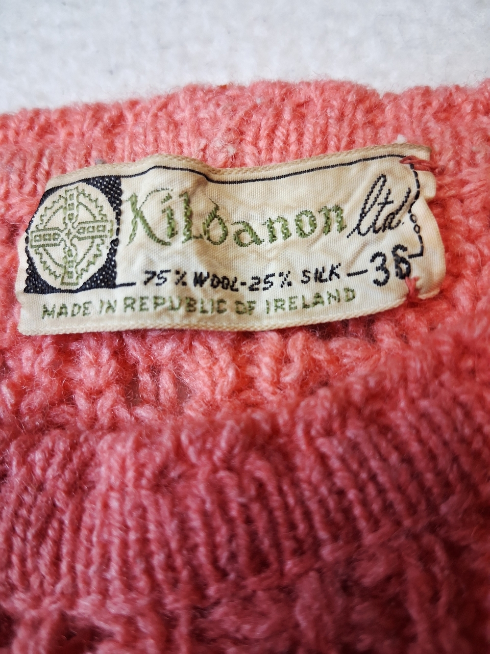 4/20$ 75% Wool 25% Silk Vintage Women’s Coral Cold-Shoulder Knit Sweater - Picture 4 of 8